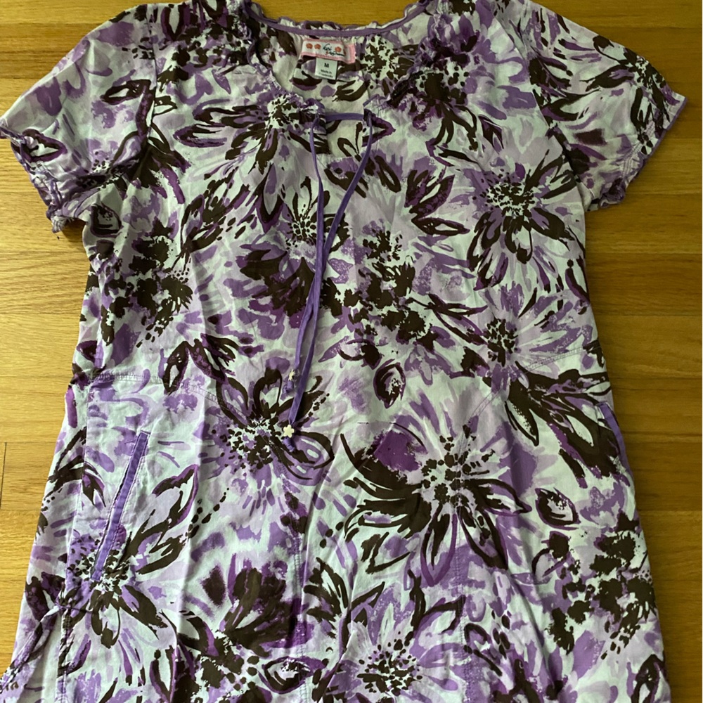 Koi by Kathy Petersen scrub top. Size medium